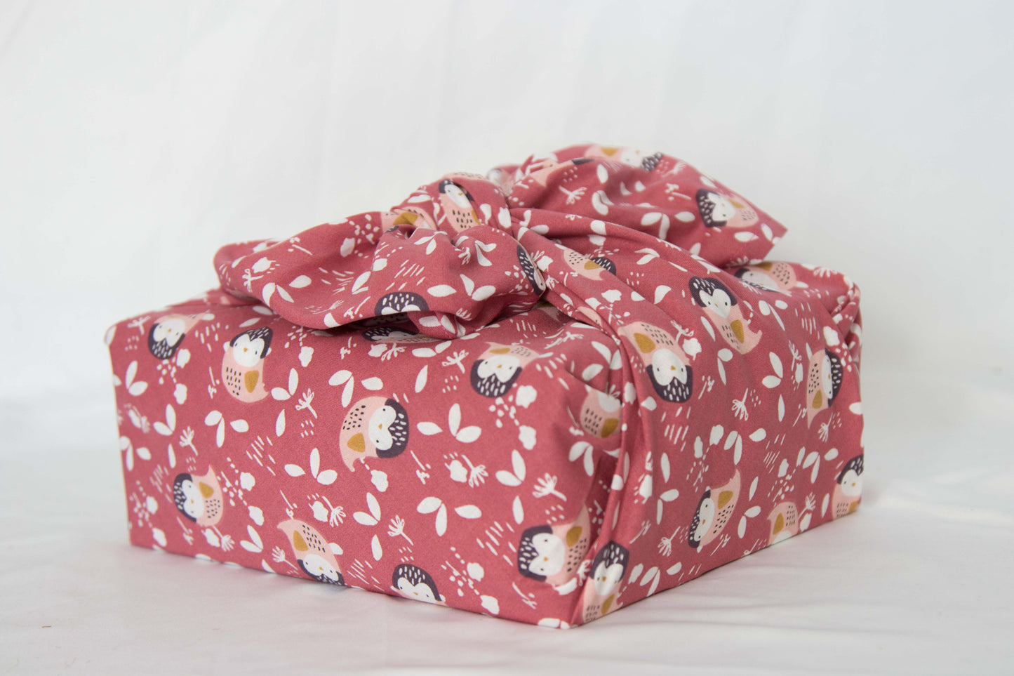 Emballage cadeau en tissu, lavable et réutilisable pour toutes occasions ! Noël, anniversaire, fête, naissance, bouteille... Emballez, offrez et récupérez votre emballage (ou pas !)