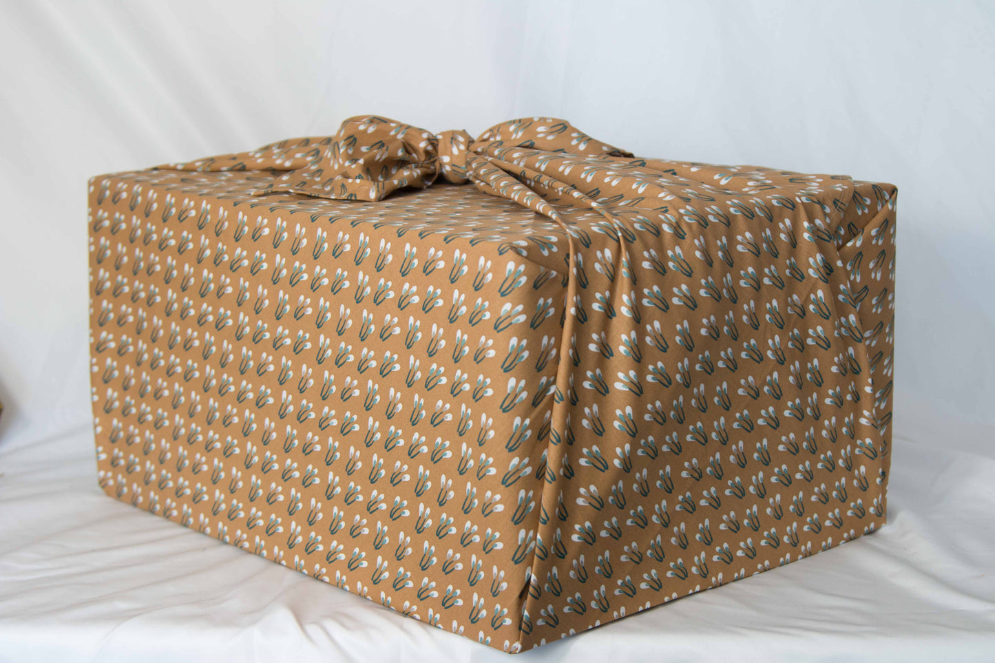 Emballage cadeau en tissu, lavable et réutilisable pour toutes occasions ! Noël, anniversaire, fête, naissance, bouteille... Emballez, offrez et récupérez votre emballage (ou pas !)