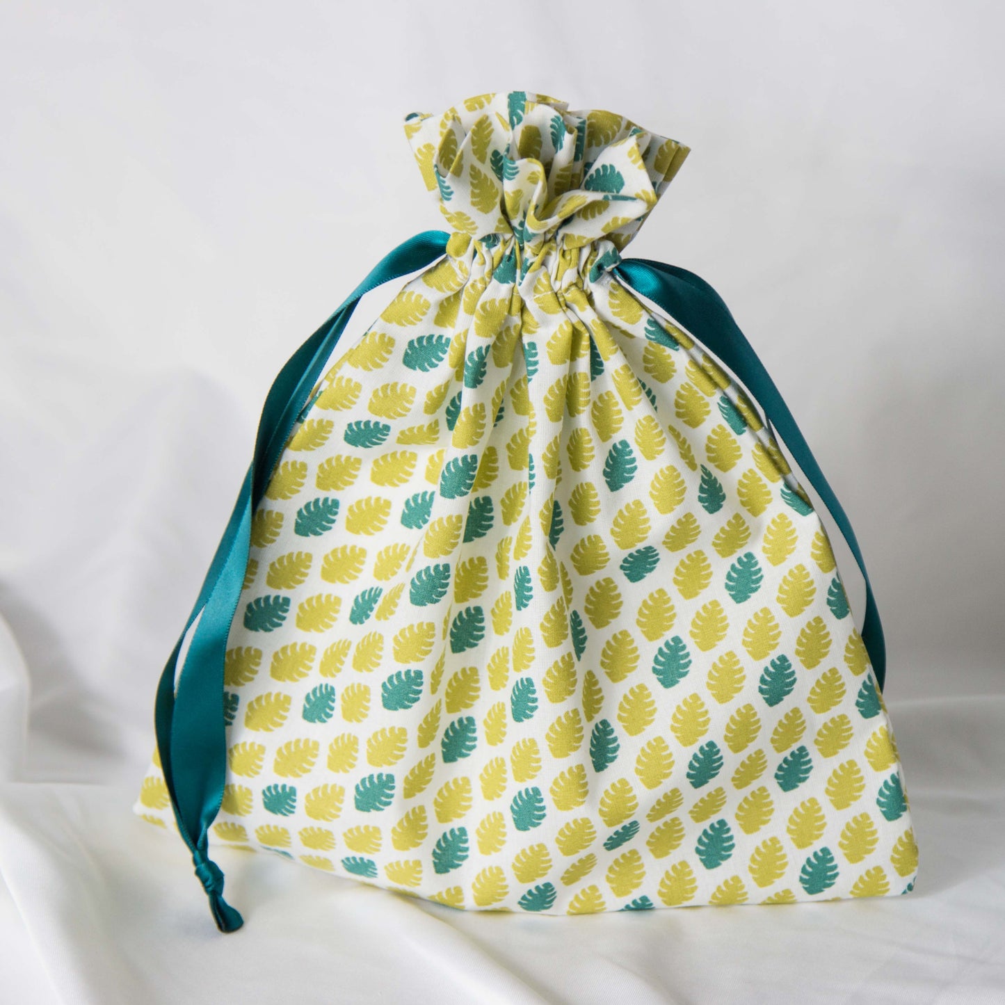 Emballage cadeau en tissu, lavable et réutilisable pour toutes occasions ! Noël, anniversaire, fête, naissance, bouteille... Emballez, offrez et récupérez votre emballage (ou pas !)