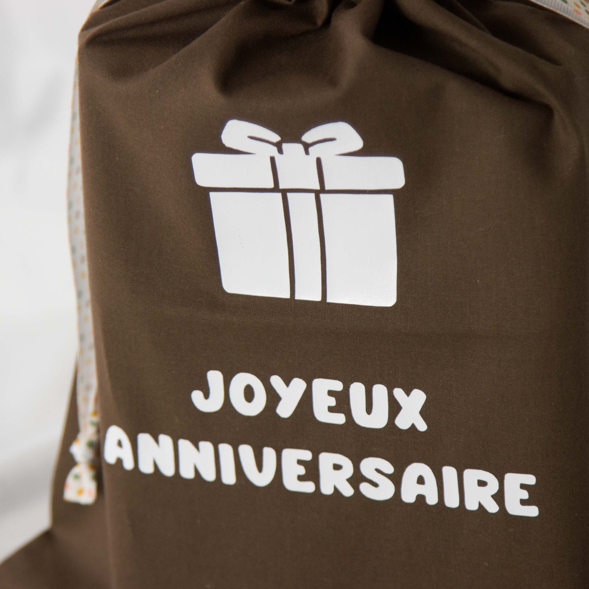 Emballage cadeau en tissu, lavable et réutilisable pour toutes occasions ! Noël, anniversaire, fête, naissance, bouteille... Emballez, offrez et récupérez votre emballage (ou pas !)