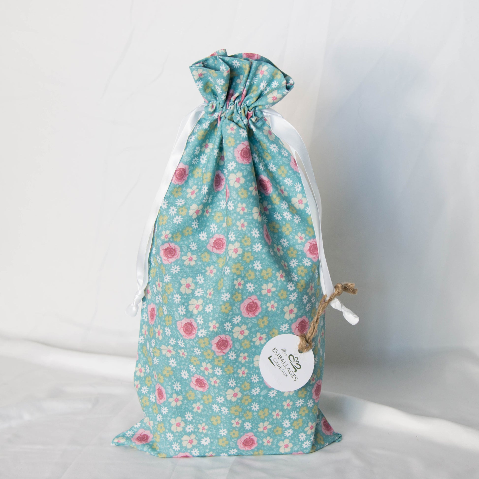 Emballage cadeau en tissu, lavable et réutilisable pour toutes occasions ! Noël, anniversaire, fête, naissance, bouteille... Emballez, offrez et récupérez votre emballage (ou pas !)