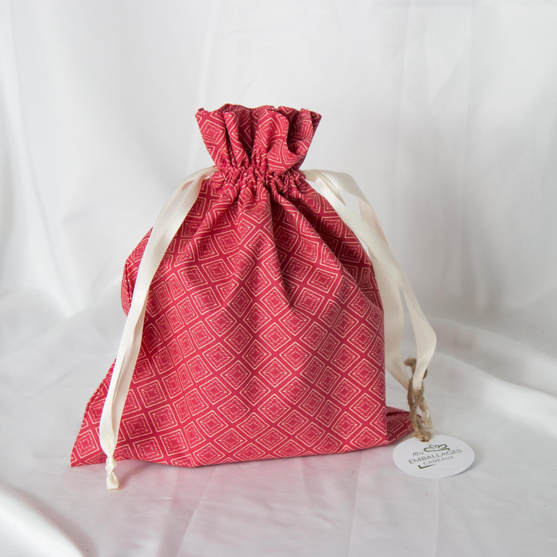 Emballage cadeau en tissu, lavable et réutilisable pour toutes occasions ! Noël, anniversaire, fête, naissance, bouteille... Emballez, offrez et récupérez votre emballage (ou pas !)