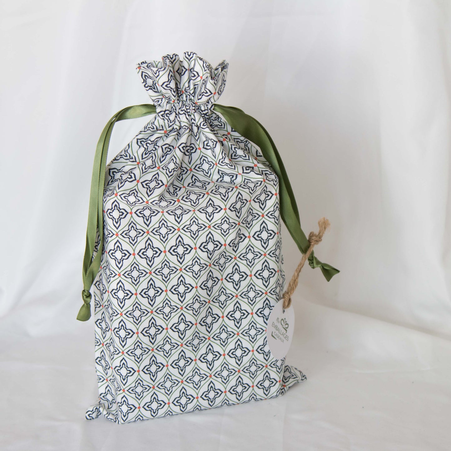 Emballage cadeau en tissu, lavable et réutilisable pour toutes occasions ! Noël, anniversaire, fête, naissance, bouteille... Emballez, offrez et récupérez votre emballage (ou pas !)