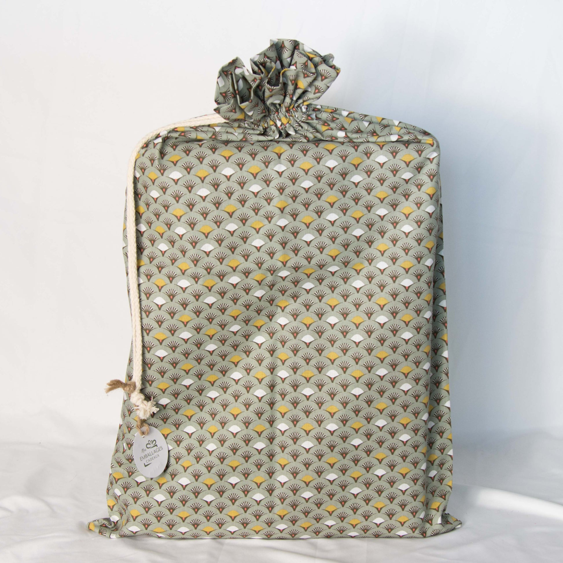 Emballage cadeau en tissu, lavable et réutilisable pour toutes occasions ! Noël, anniversaire, fête, naissance, bouteille... Emballez, offrez et récupérez votre emballage (ou pas !)